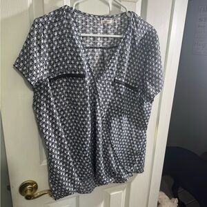 Cool! Maurices Black and White Geometric Blouse Zipper Pockets Size Large